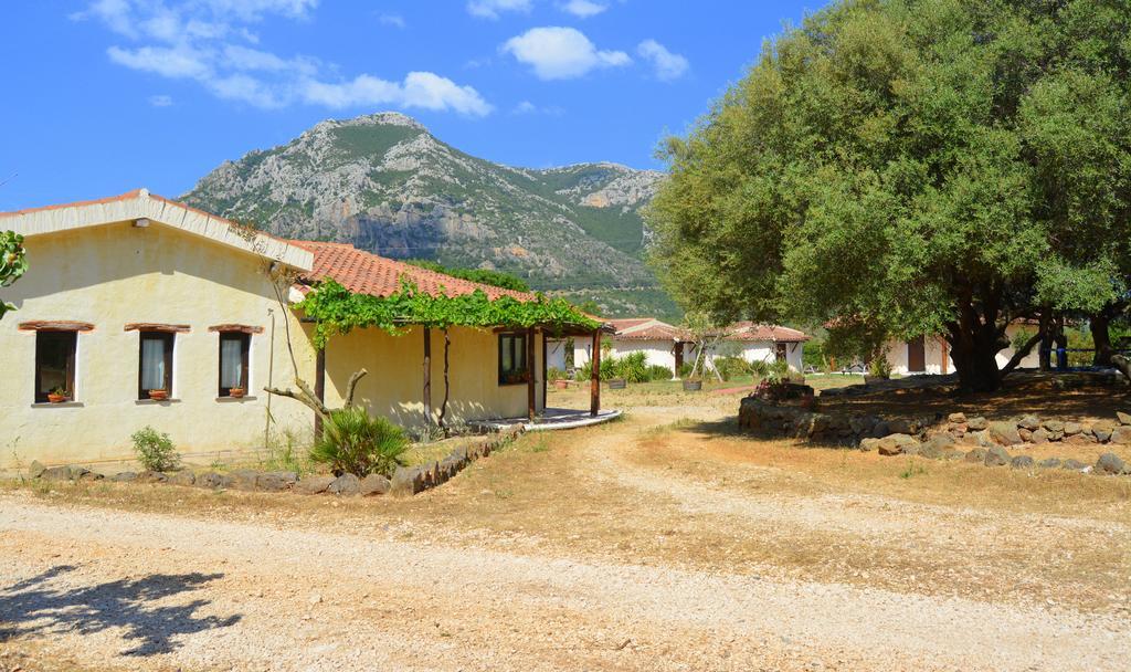 Agriturismo Rubinu Galtellì Buitenkant foto
